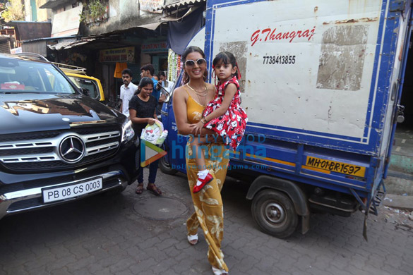 photos geeta basra and daughter hinaya celebrate lohri with the girls of shiksha seva foundation 3