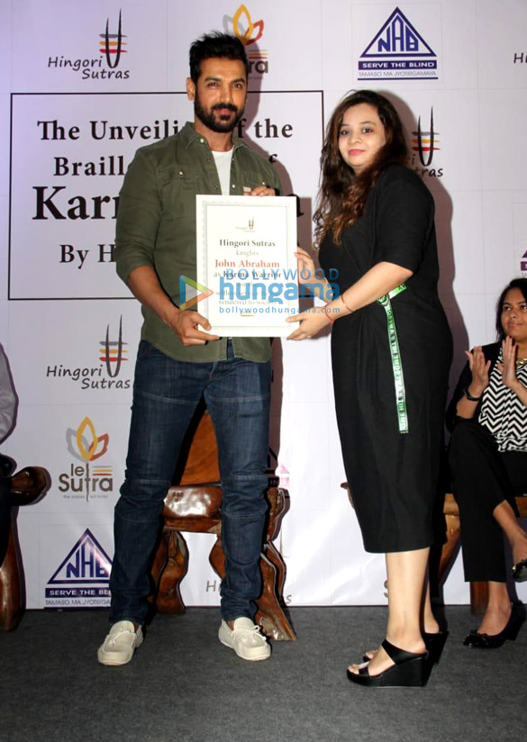 Photos: John Abraham snapped at Le Sutra Photos: John Abraham snapped at Le Sutra