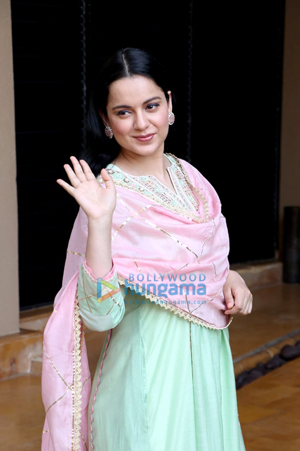 photos kangana ranaut snapped promoting panga at jw marriott 2