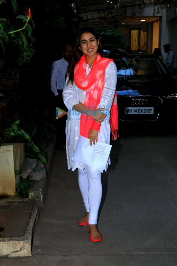 photos kartik aaryan sara ali khan spotted at sunny super sound in juhu 3