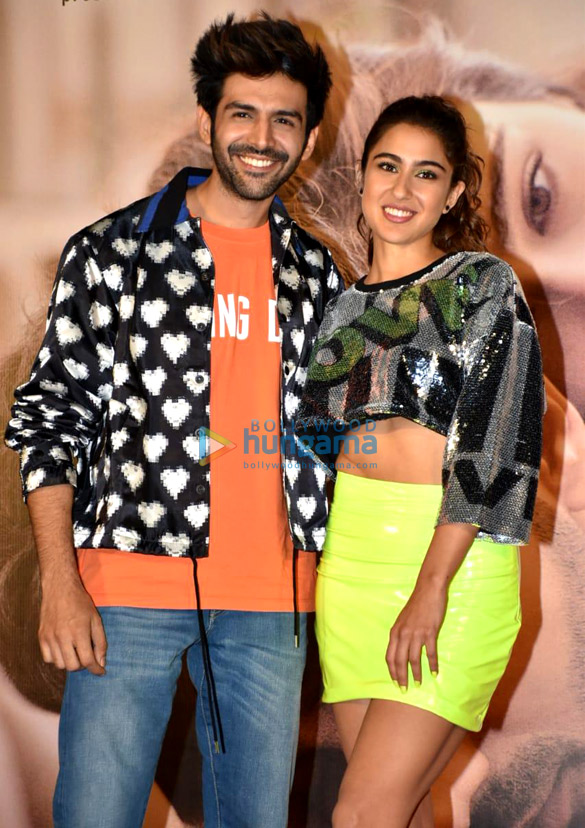 photos kartik aaryan and sara ali khan grace the trailer launch of their film love aaj kal1 1