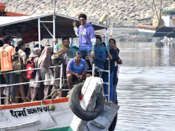 Photos: Kartik Aaryan snapped at Versova jetty