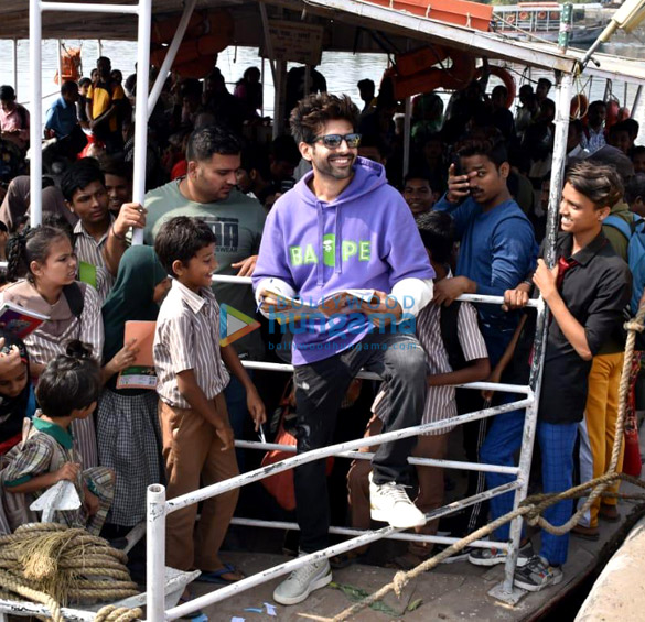 photos kartik aaryan snapped at versova jetty 3