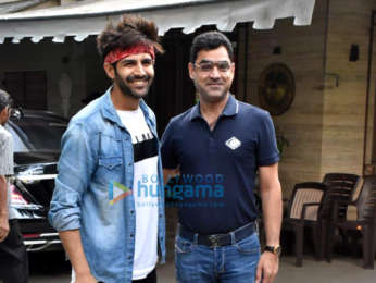 Photos: Kartik Aaryan snapped in Juhu