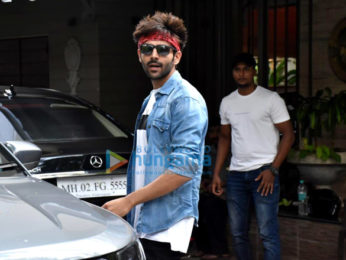 Photos: Kartik Aaryan snapped in Juhu