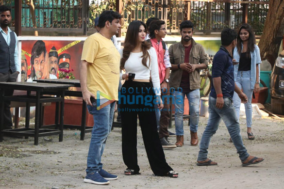 photos mouni roy snapped at mukesh chhabras office 2