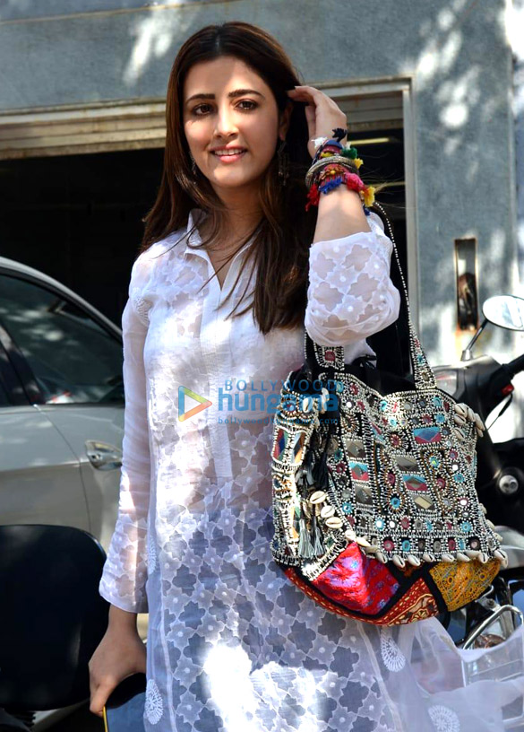 photos nupur sanon spotted at jackky bhagnanis office 2
