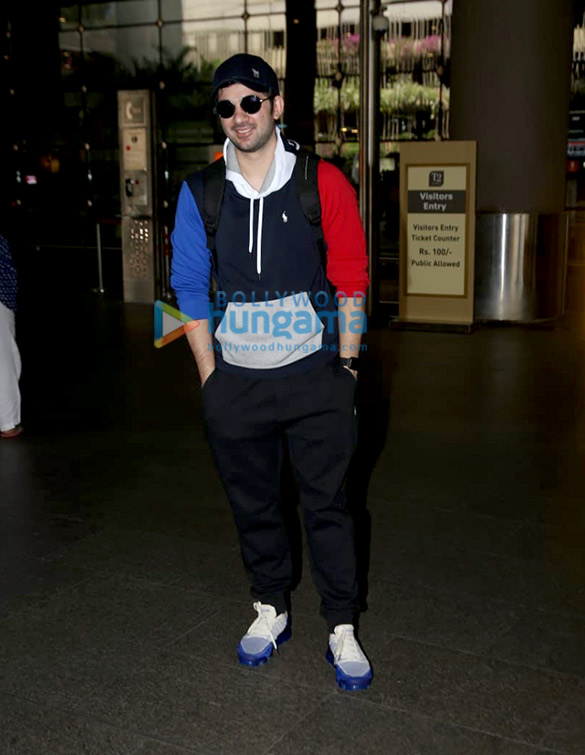 photos ranveer singh katrina kaif pooja hegde and karan deol snapped at the airport 1