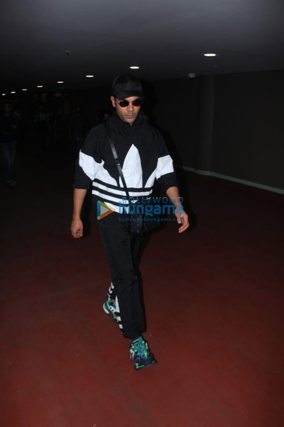 photos ranveer singh katrina kaif pooja hegde and others snapped at the airport 001