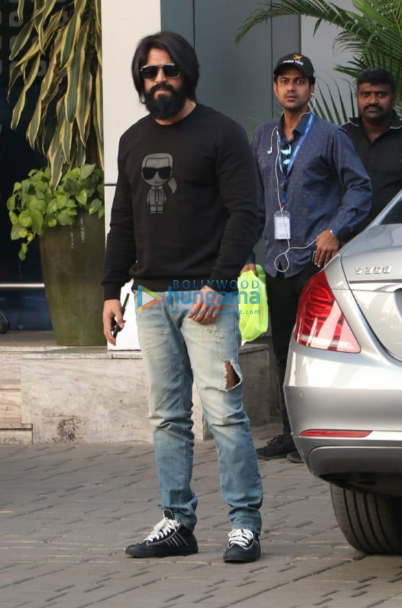 photos ranveer singh katrina kaif pooja hegde and others snapped at the airport 1