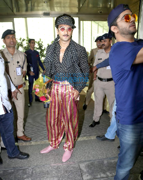 photos ranveer singh nushrat bharucha and sidharth malhotra snapped at the airport 4