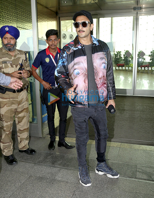photos ranveer singh and pooja hegde snapped at the airport 1