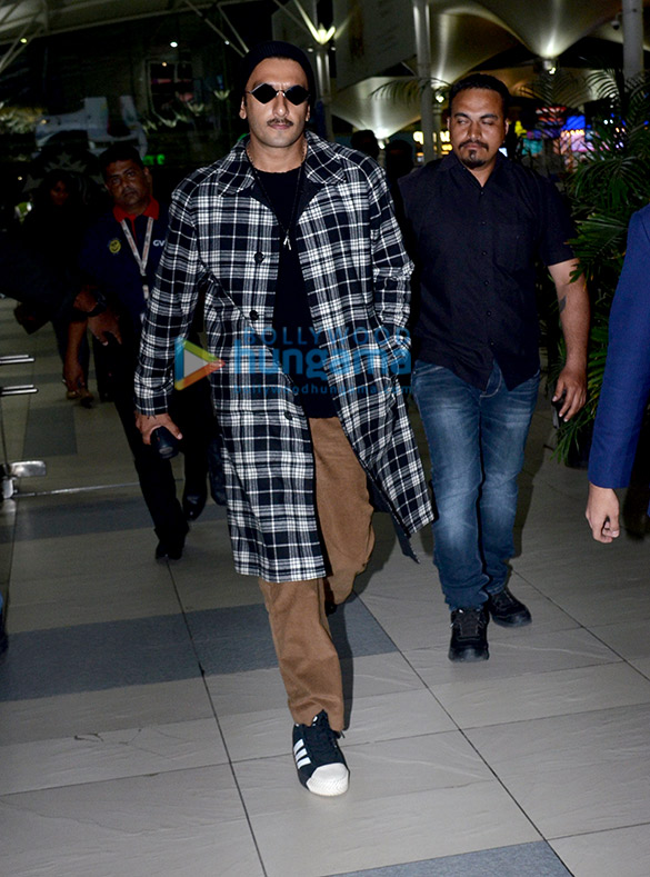 photos ranveer singh snapped at the airport 1
