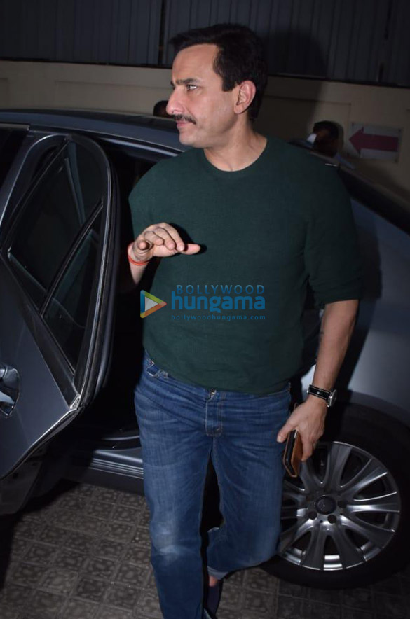 photos saif ali khan and kareena kapoor khan spotted at juhu pvr 1