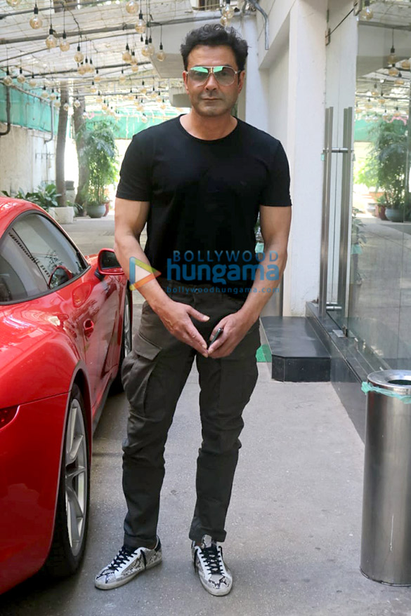 photos sara ali khan and bobby deol snapped at a dubbing studio in juhu 4