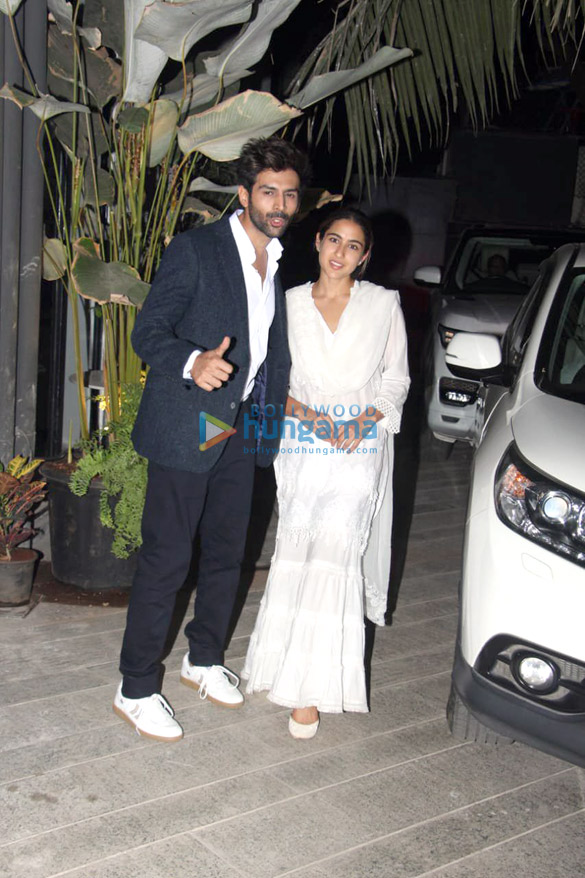 photos sara ali khan and kartik aaryan snapped at maddock films office in bandra 3