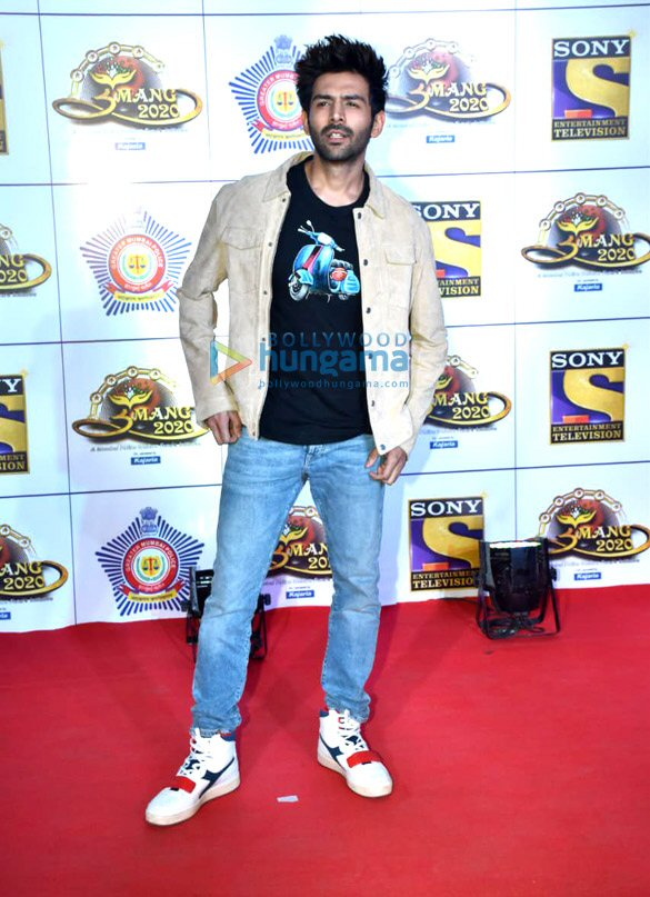 photos sara ali khan and others grace umang 2020 15