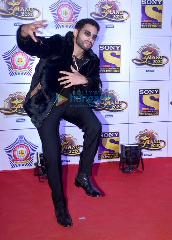 photos sara ali khan and others grace umang 2020 52