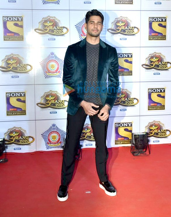 photos sara ali khan and others grace umang 2020 54