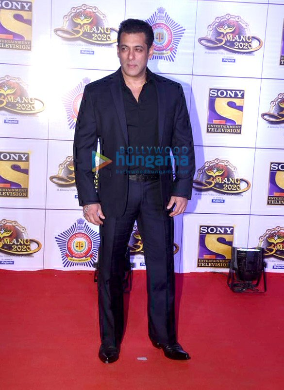 photos sara ali khan and others grace umang 2020 85