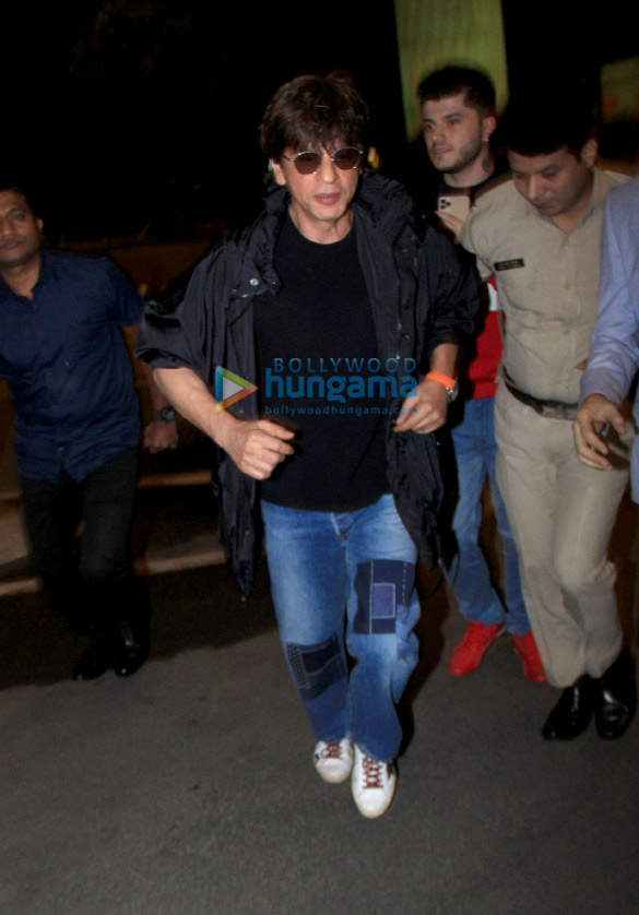 Photos: Shah Rukh Khan, Ranveer Singh, Elli AvrRam and others snapped at the airport Photos: Shah Rukh Khan, Ranveer Singh, Elli AvrRam and others snapped at the airport