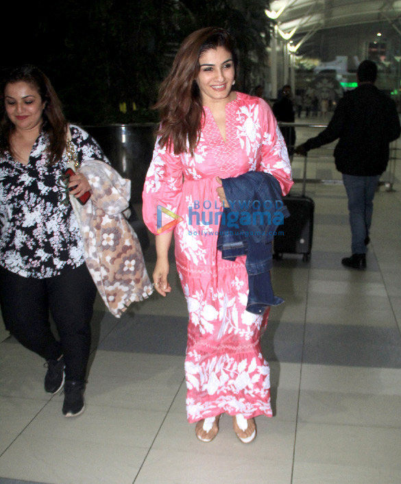 photos shah rukh khan ranveer singh elli avrram and others snapped at the airport 4
