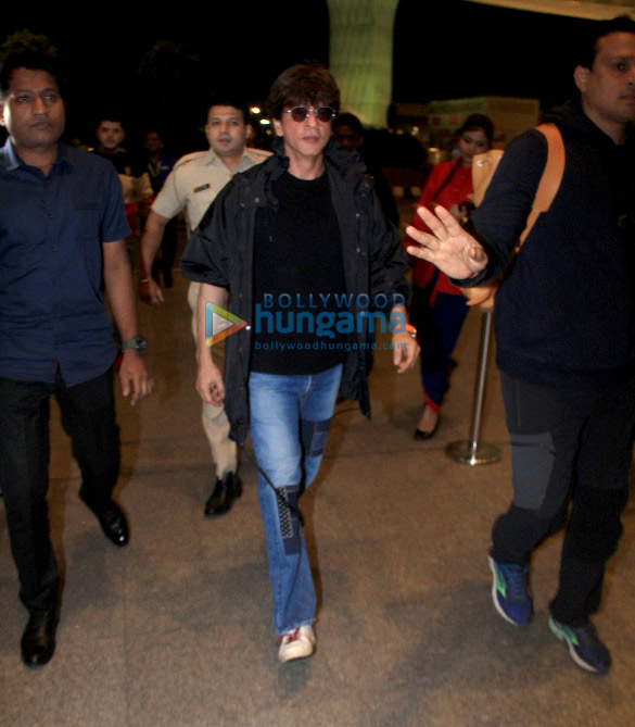 photos shah rukh khan ranveer singh elli avrram and others snapped at the airport 6