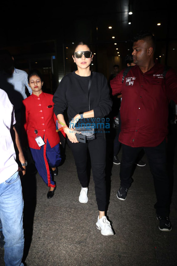 photos shahid kapoor mira rajput sunny leone vidya balan and others snapped at the airport4
