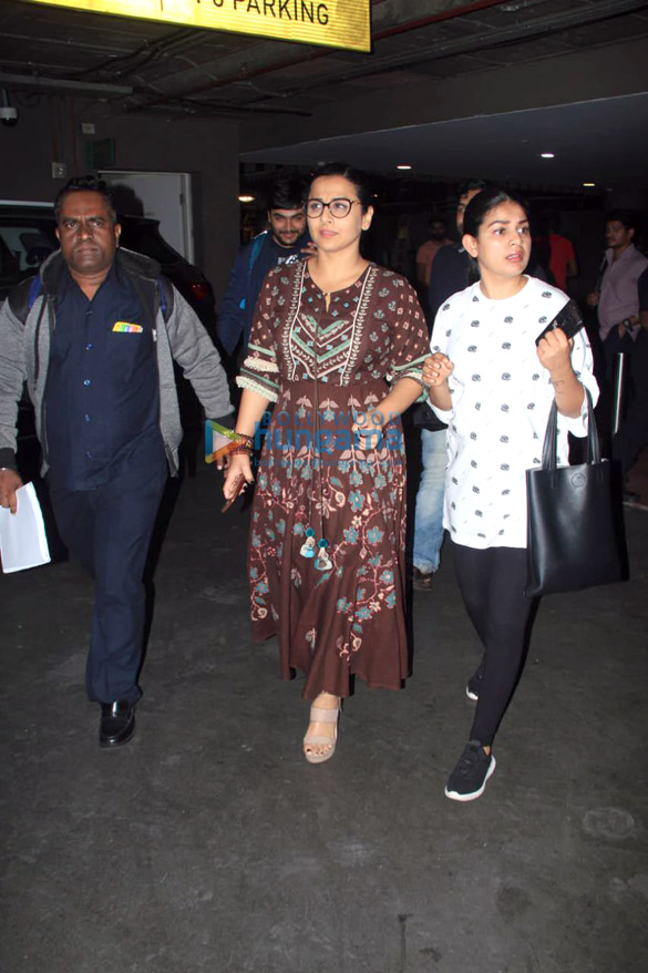 photos shahid kapoor mira rajput sunny leone and vidya balan snapped at the airport 6