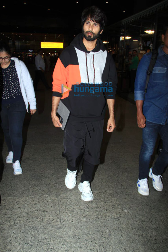 photos shahid kapoor snapped at the airport 2
