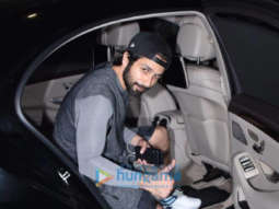 Photos: Shahid Kapoor snapped playing cricket in Juhu