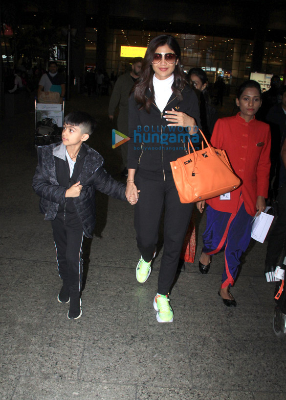 photos shilpa shetty viaan raj kundra and raj kundra snapped at the airport 3