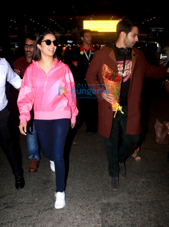 photos shraddha kapoor and varun dhawan snapped at the airport 3