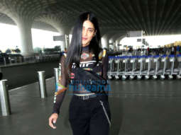 Photos: Shruti Haasan and Angad Bedi snapped at the airport