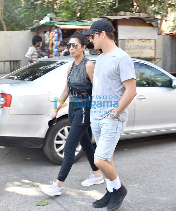 photos shruti haasan snapped with in lokhandwala 1