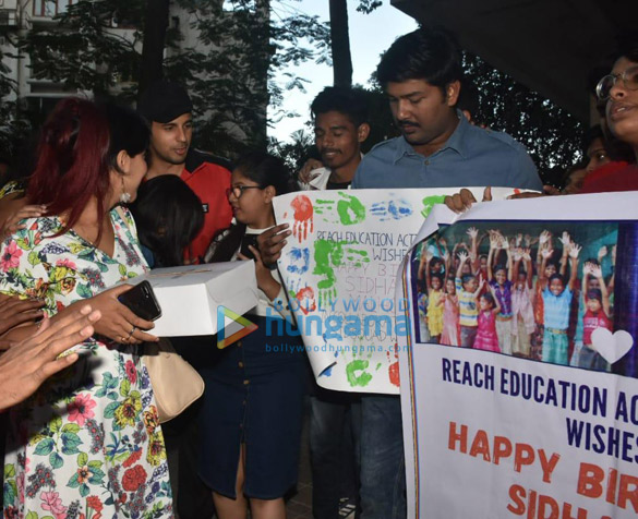 photos sidharth malhotra celebrates his birthday with fans 2