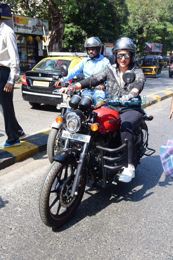 photos sonakshi sinha snapped enjoying a bike ride in bandra 1
