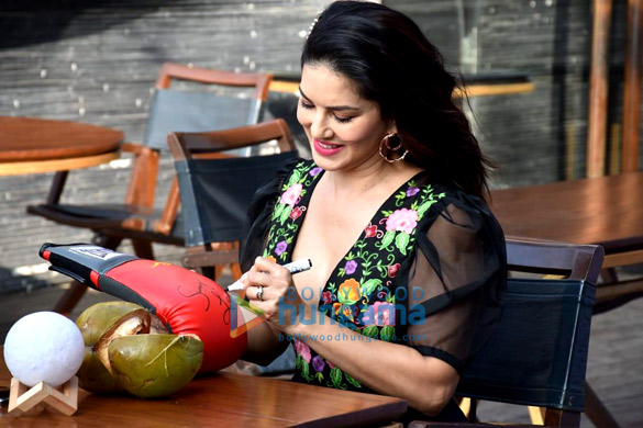 photos sunny leone snapped at vmates new year campaign launch 0121 1