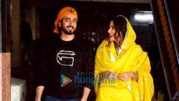 Photos: Sunny Singh Nijjar and Sonnalli Seygall snapped at a Gurudwara ahead of ‘Jai Mummy Di’ release