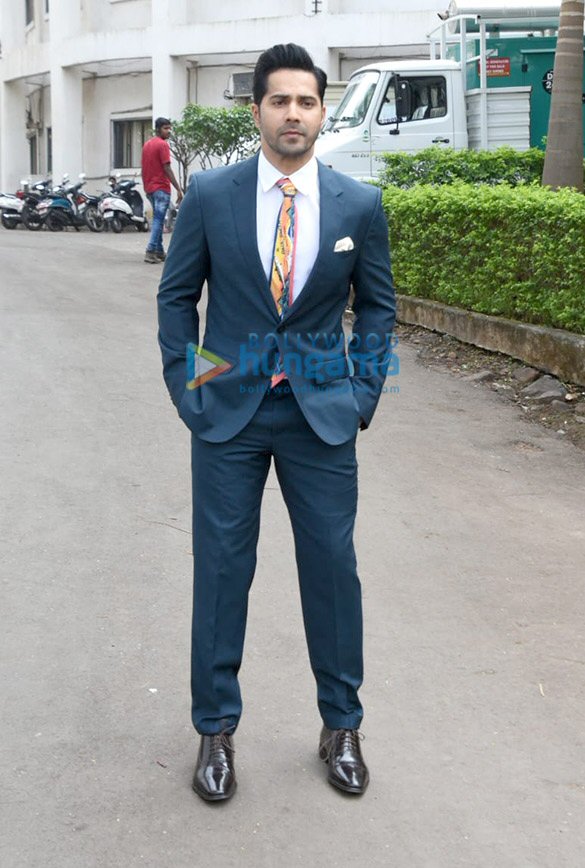 photos varun dhawan and shraddha kapoor snapped on sets of indian idol promoting their film street dancer 3d 1