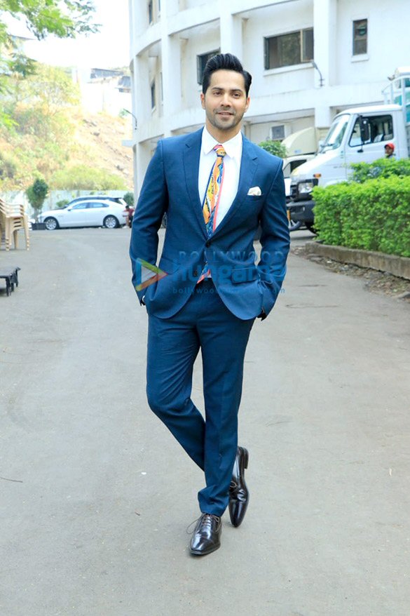photos varun dhawan and shraddha kapoor snapped on sets of indian idol promoting their film street dancer 3d 6