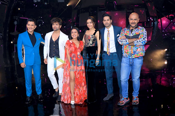photos varun dhawan and shraddha kapoor snapped on sets of indian idol promoting their film street dancer 3d