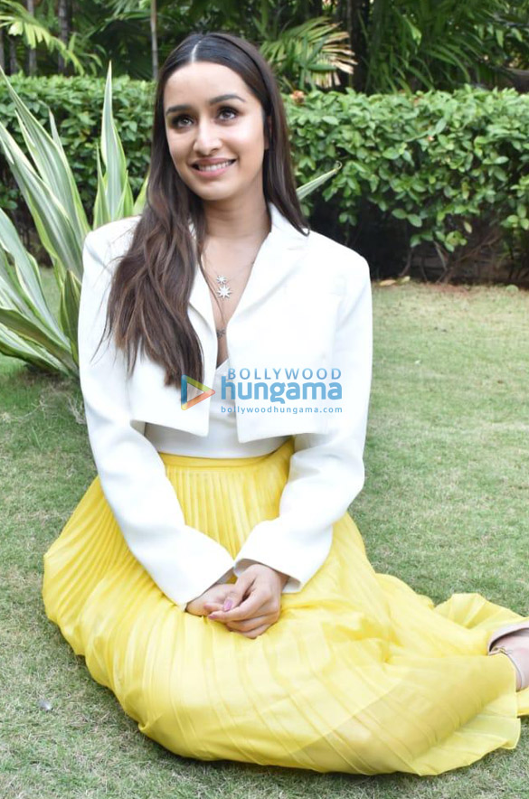 photos varun dhawan and shraddha kapoor snapped promoting their film street dancer 3d 6