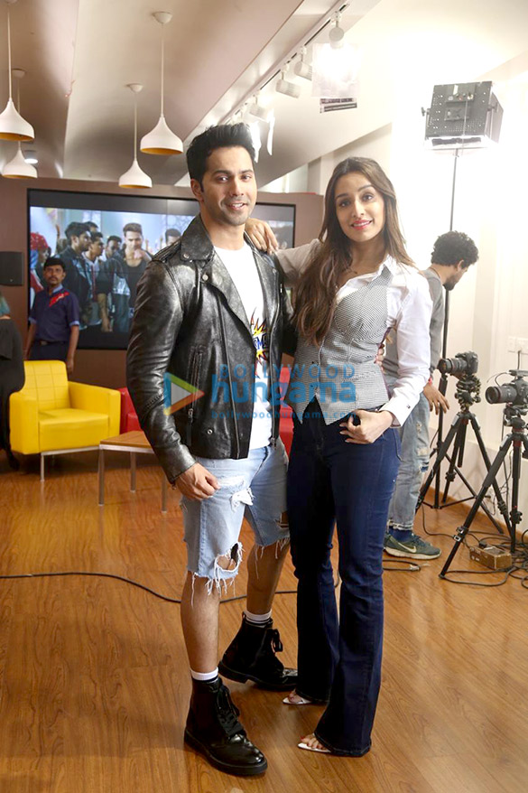 photos varun dhawan and shraddha kapoor snapped promoting their film street dancer 3d at 98 3 fm radio mirchi office 6