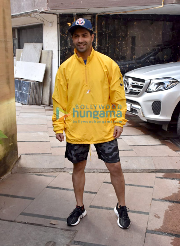 photos varun dhawan snapped at the gym in bandra 1 2