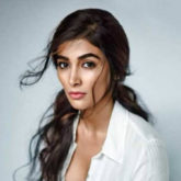 Pooja Hegde is overwhelmed upon seeing a super fan’s gesture