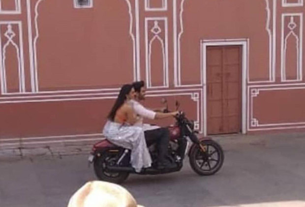 Bhool Bhulaiyaa 2: Kartik Aaryan holds Kiara Advani in his arms during romantic song shoot in this leaked video 