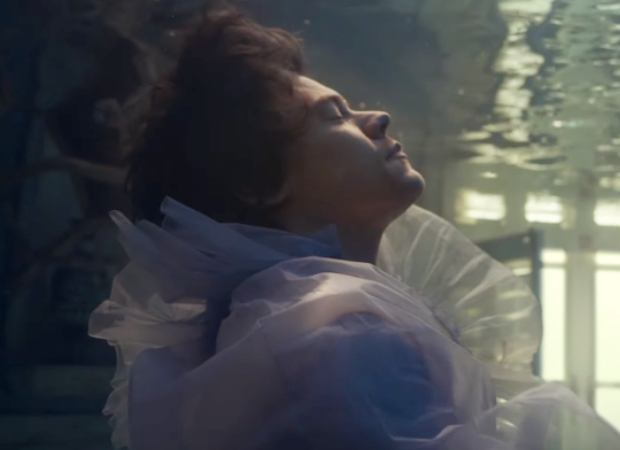 Harry Styles Drowns In His Feelings In Gut Wrenching Yet Powerful Music Video Of ‘falling From 7646