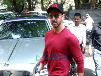 Photos: Hrithik Roshan spotted in Bandra