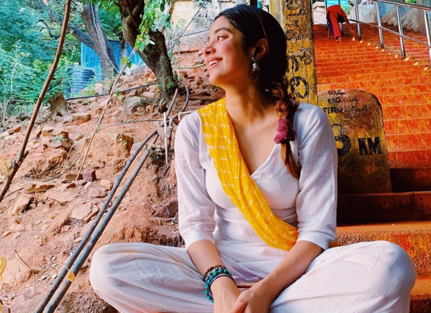Janhvi Kapoor is all smiles as she poses in a simplistic ethnic outfit